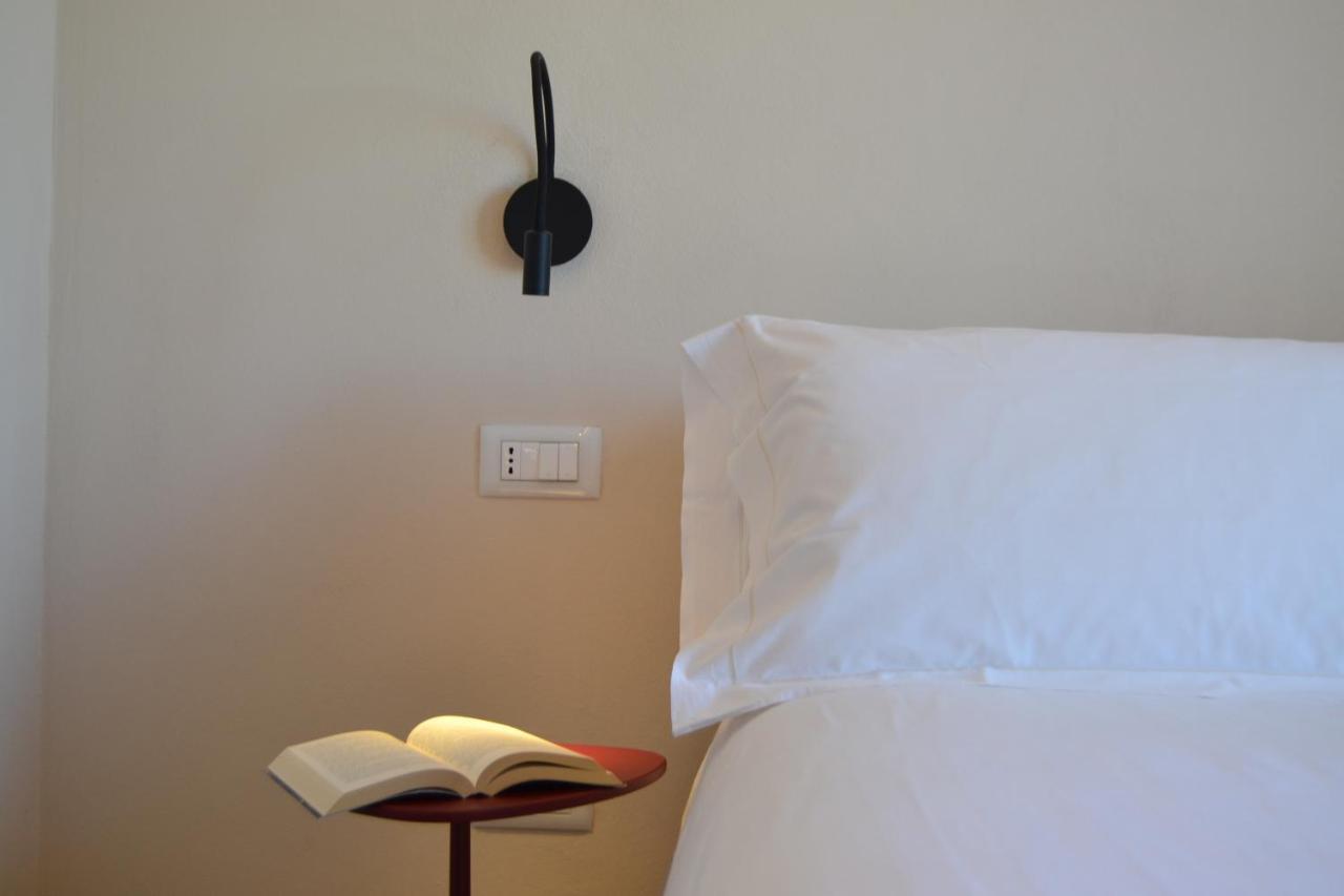 Le Cornici - Cascina Di Charme Hotel Diano d'Alba Bagian luar foto
